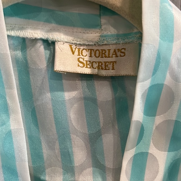 Victoria’s Secret Robe - Picture 2 of 8